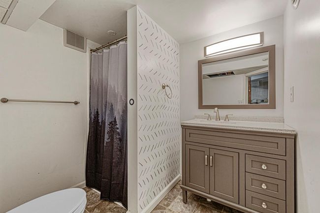 Lower Level Bath.jpg | Image 32