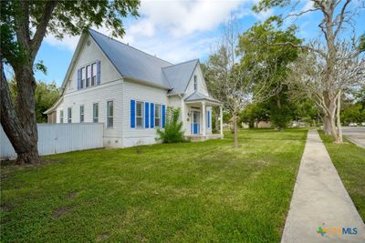 1322 North Avenue F Avenue, House other with 4 bedrooms, 3 bathrooms and null parking in Shiner TX | Image 3