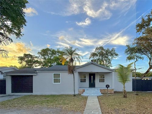 947 Ne 149th St, Miami, FL, 33161-2350 | Card Image