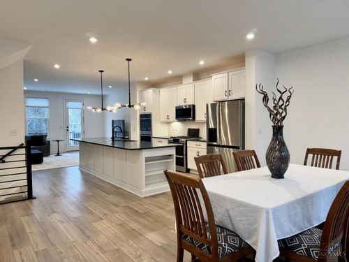 131 Blossom View Dr, Loveland, OH, 45140-9092 | Card Image