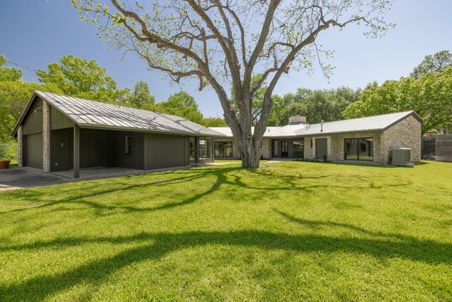2401 Manana St, House other with 4 bedrooms, 4 bathrooms and 2 parking in Austin TX | Image 6