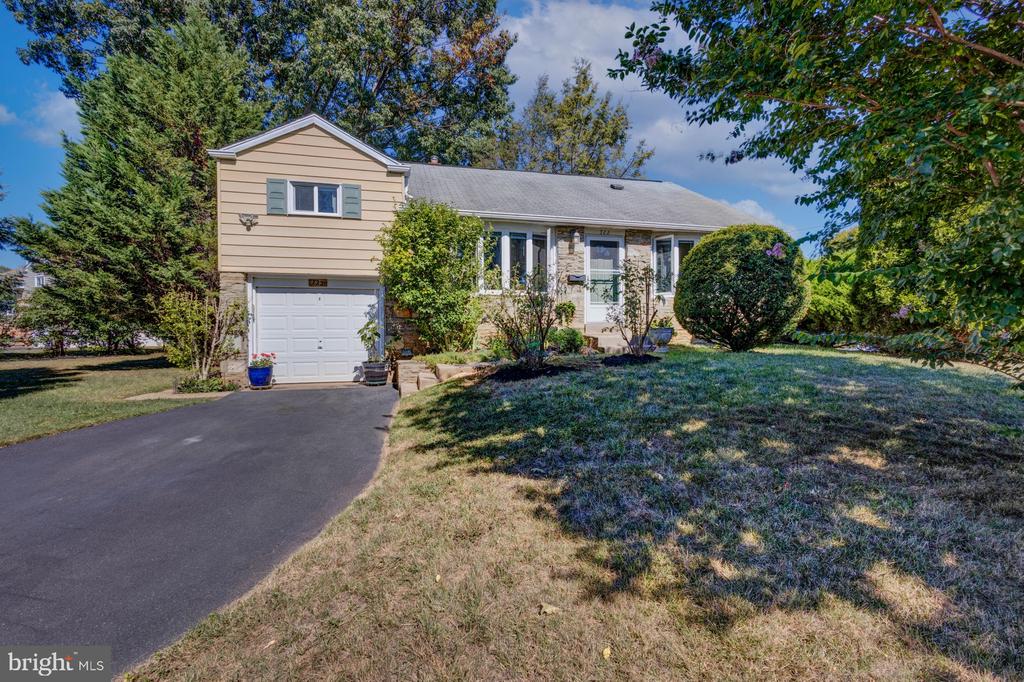 Chapel Rd, Glenside, PA 19038