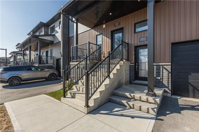 202 - 6591 Montrose Rd, Townhouse with 3 bedrooms, 2 bathrooms and 2 parking in Niagara Falls ON | Image 2