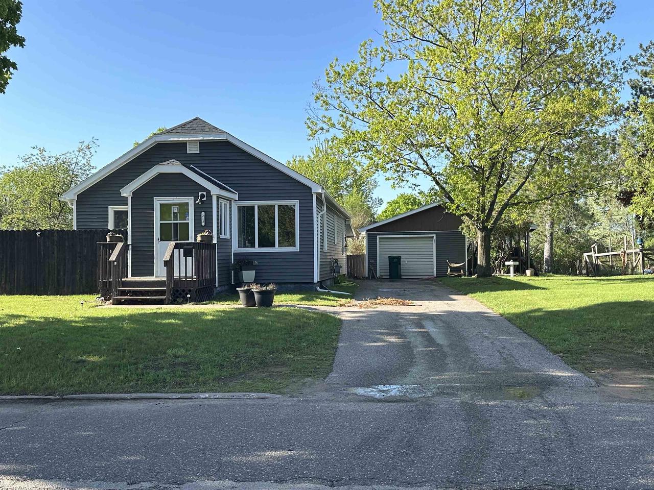 Breen Ave, Kingsford, MI 49802