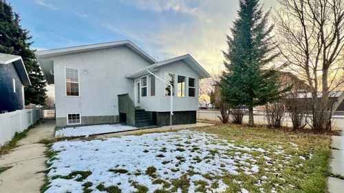 202 2nd Ave E, Hanna, AB, T0J1P0 | Card Image