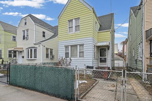 90-21 184th Pl, Hollis, NY, 11423-2418 | Card Image