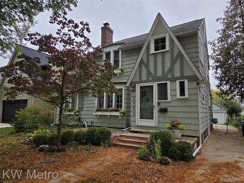 1823 W Houstonia Ave, Royal Oak, MI, 48073-3995 | Card Image