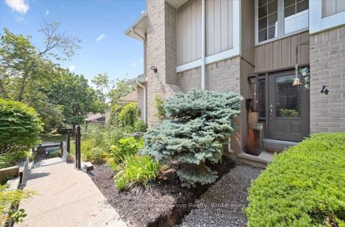4-106 Woodlawn Rd E, Guelph, ON, N1E1B7 | Card Image