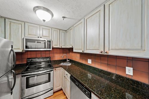 602-230 Willard St, Quincy, MA, 02169-1560 | Card Image