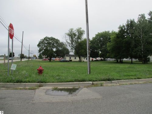 1528 E Superior St, Alma, MI, 48801-2664 | Card Image