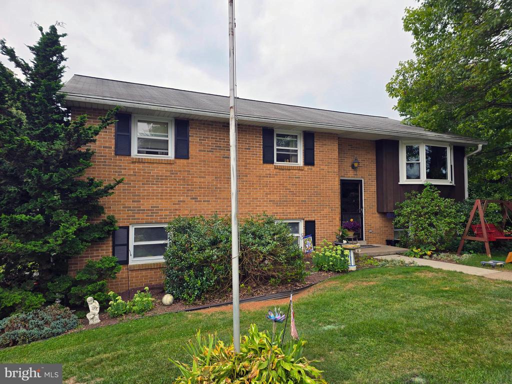 Pajabon Dr, Palmyra, PA 17078