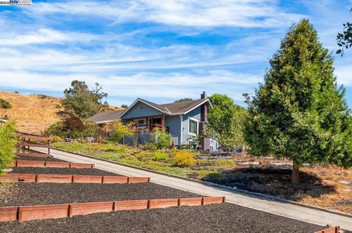 26928 Palomares Rd, Castro Valley, CA, 94552-9783 | Card Image