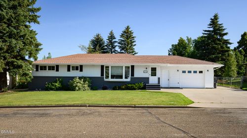 216 Coulee Dr, Washburn, ND, 58577-4313 | Card Image