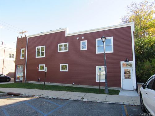 b-131 Roanoke Ave, Riverhead, NY, 11901-2704 | Card Image