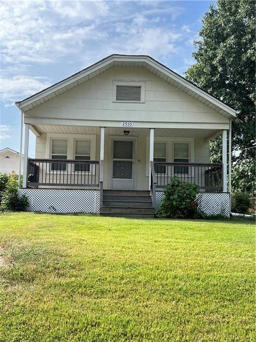 2935 Ne Walnut Rd, Avondale, MO, 64117-2447 | Card Image