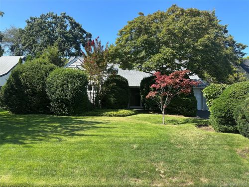 335 Smith St, Merrick, NY, 11566-3617 | Card Image