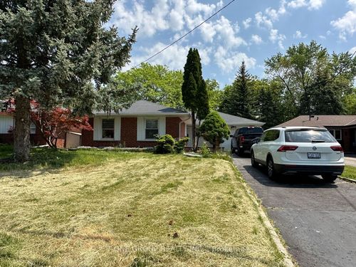 upper-9 Wigmore Drive, North York, ON, M4A2E4 | Card Image