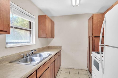 6423 Julia Dr, Milton, FL, 32570-3452 | Card Image