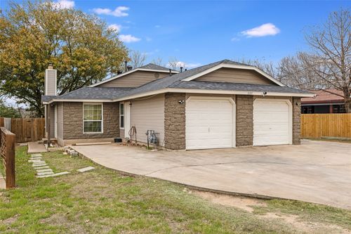1105 Quail Valley Dr, Georgetown, TX, 78626-8754 | Card Image