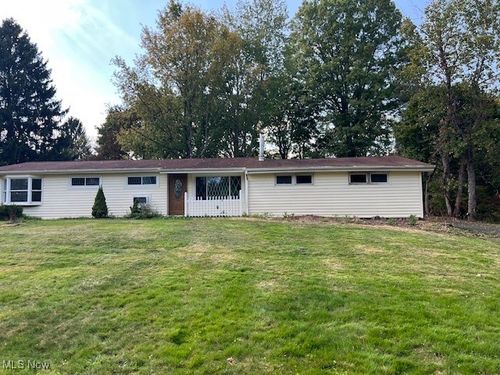 18832 Maplewood Ln, Chagrin Falls, OH, 44023-1872 | Card Image