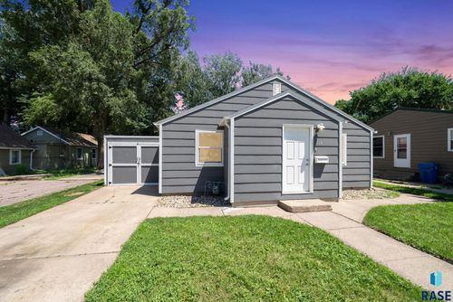 114 S Lincoln Ave, Sioux Falls, SD, 57104-3119 | Card Image
