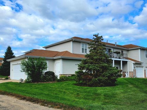 6620 Meadowlands Cir, Pleasant Prairie, WI, 53158-3327 | Card Image