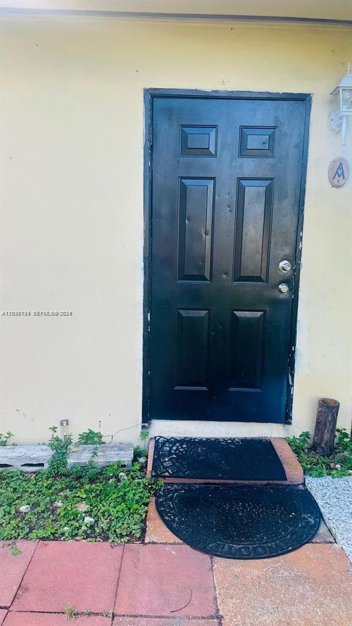 a-1321 Nw 50th Ave, Lauderhill, FL, 33313-5518 | Card Image