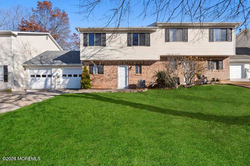 7 Tracey Ct, Howell, NJ, 07731-2855 | Card Image
