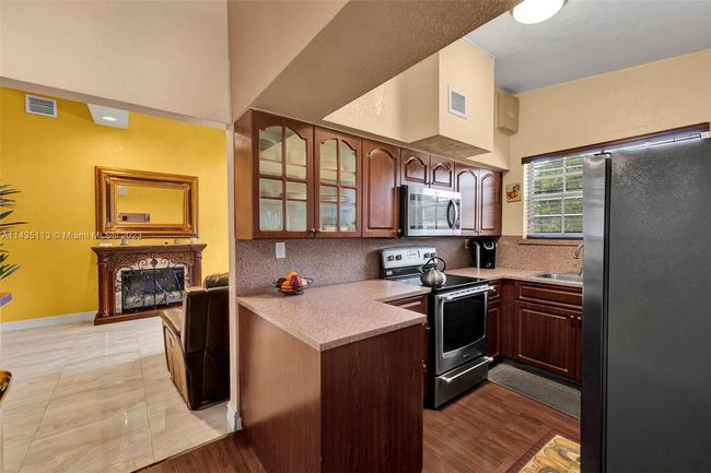 2021 Nw 185 Th Ter, House other with 3 bedrooms, 2 bathrooms and null parking in Miami Gardens FL | Image 9