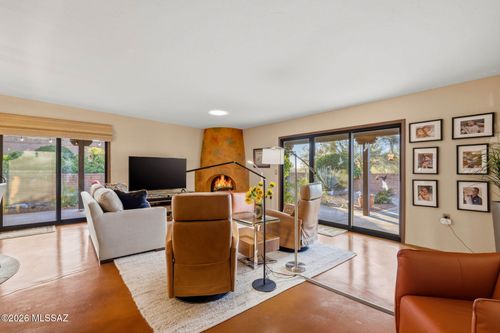 1915 W Hickory Hollow Ln, Tucson, AZ, 85704-0919 | Card Image