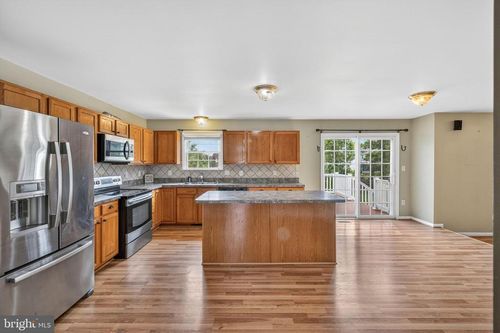 33 Wild Rose Dr, FREDERICKSBURG, VA, 22406-7282 | Card Image