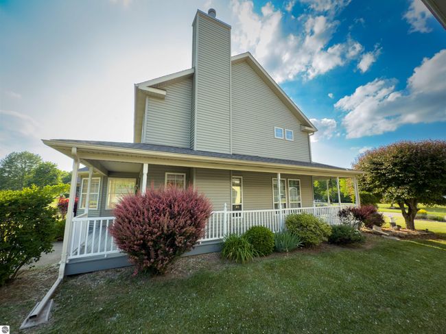 318 Red Maple Ln, House other with 3 bedrooms, 3 bathrooms and null parking in Shepherd MI | Image 5