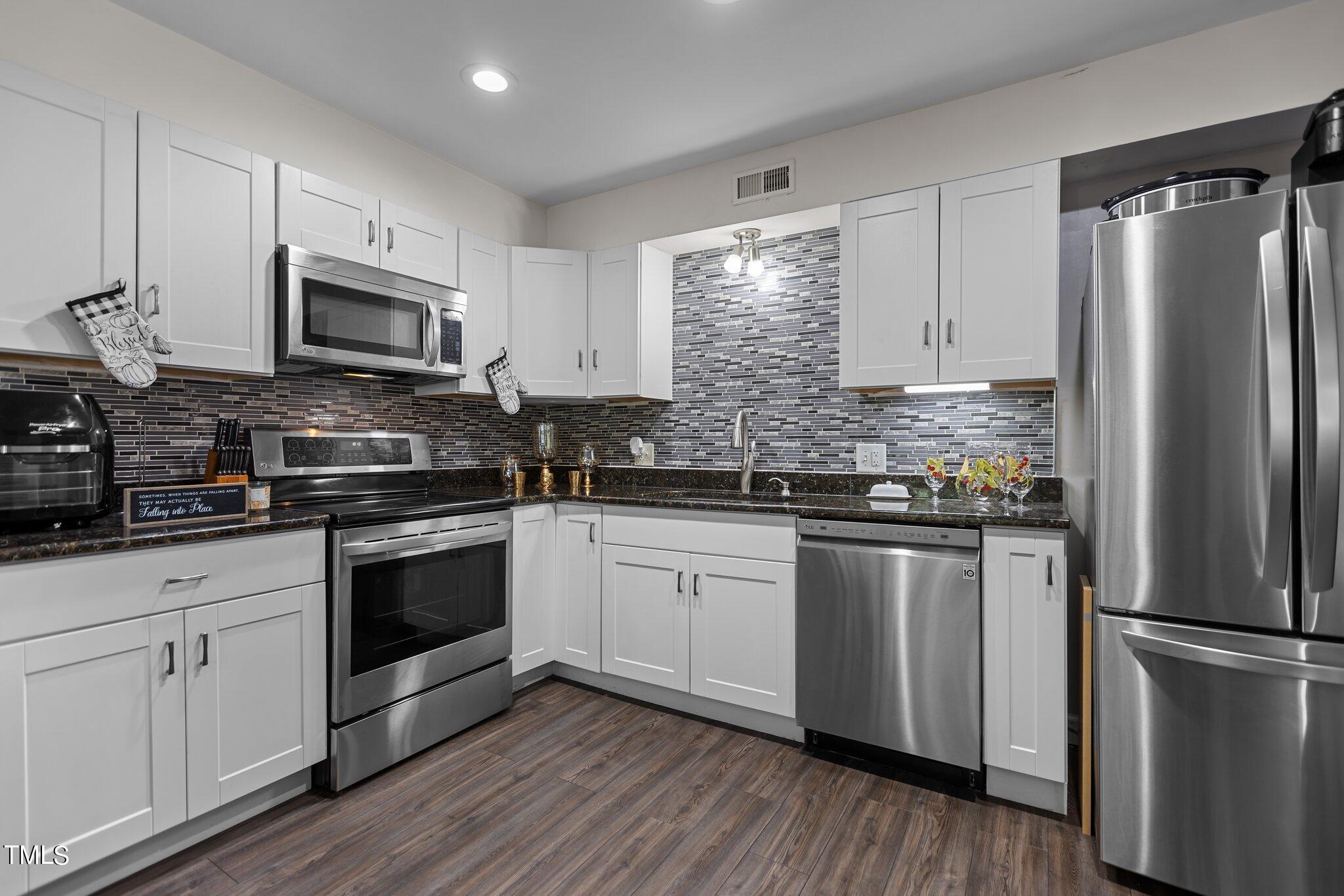 Flint Ridge Pl, Raleigh, NC 27609