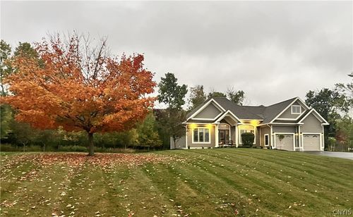 22454 Ridgeview Rd, Watertown, NY, 13601-5673 | Card Image