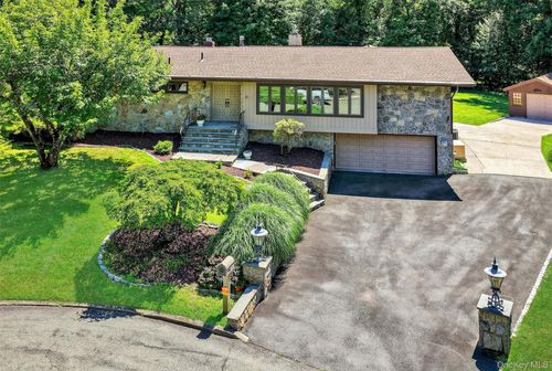 10 Wesley Ct, Congers, NY, 10920-2624 | Card Image