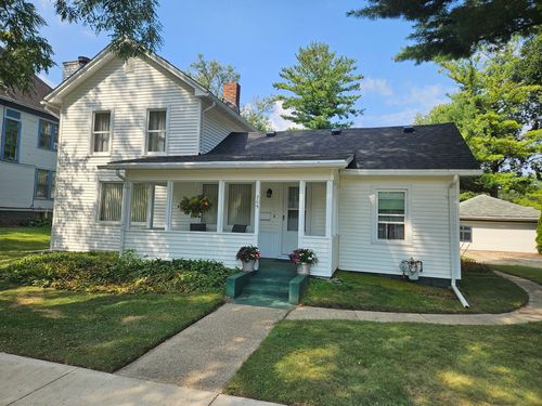209 N Maple St, Momence, IL, 60954-1347 | Card Image