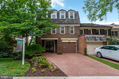 2338 S Queen St, ARLINGTON, VA, 22202-1549 | Card Image