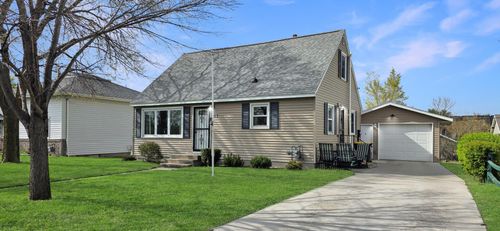 913 E Elm St, Redwood Falls, MN, 56283-1301 | Card Image