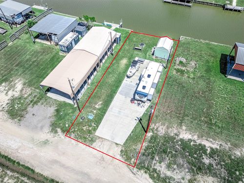 637 Mariner St, Sargent, TX, 77414 | Card Image