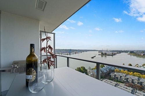 1901-988 Quayside Dr, New Westminster, BC, V3M0L5 | Card Image