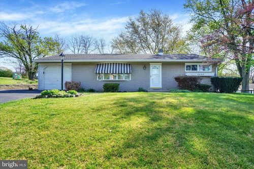 2833 Anita Dr, DOVER, PA, 17315-4605 | Card Image