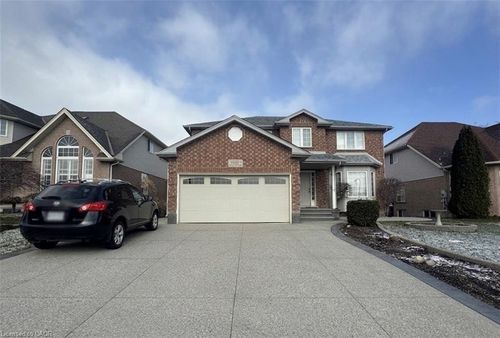 lower-202 Essex Point Dr, Cambridge, ON, N1T1Z1 | Card Image