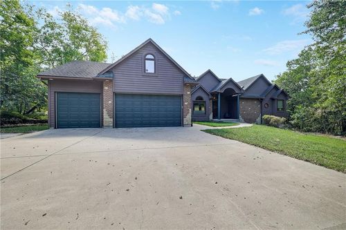 18201 Hidden Valley Rd, Independence, MO, 64057-1724 | Card Image