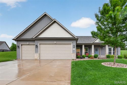 2 Kandahar Ct, Saint Charles, MO, 63303-3135 | Card Image