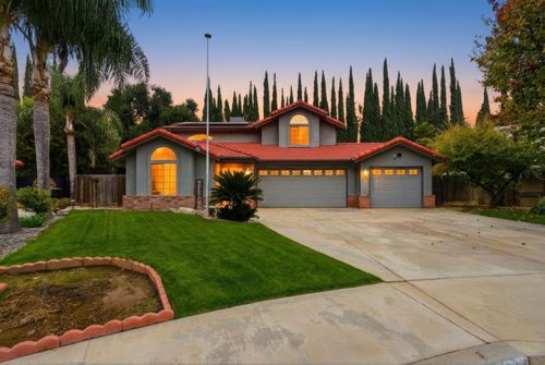 1152 N Noyes Ct, Visalia, CA, 93291-7879 | Card Image