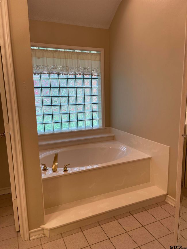 4007 Lazy Creek Dr, House other with 4 bedrooms, 3 bathrooms and null parking in Tyler TX | Image 12