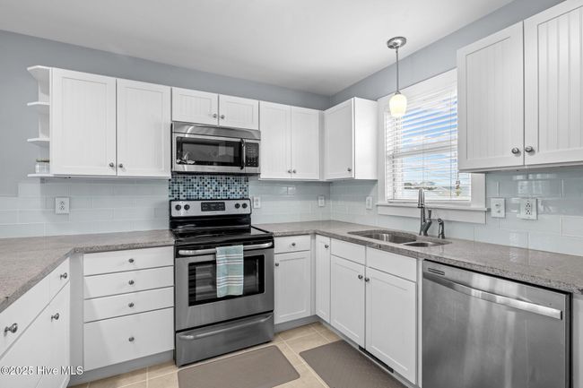 1 - 208 Beaufort Ave, Condo with 2 bedrooms, 3 bathrooms and null parking in Atlantic Beach NC | Image 27
