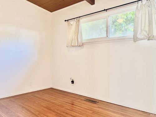 924 E Meadow Ave, Pinole, CA, 94564-2617 | Card Image