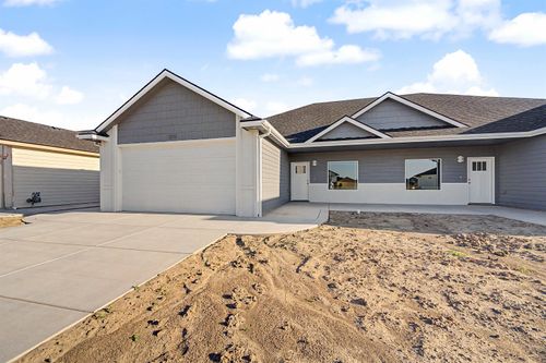 1202 Vista Sur Dr, Salina, KS, 67401-1129 | Card Image