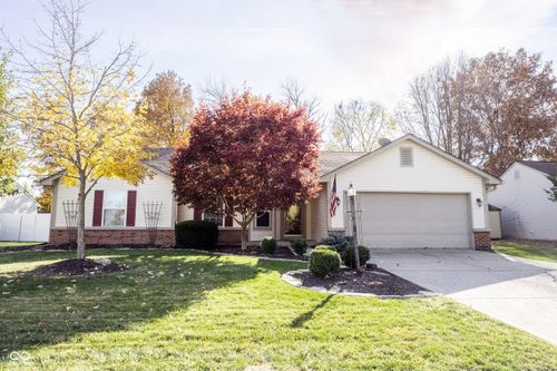 5257 Pine Hill Dr, Noblesville, IN, 46062-6773 | Card Image